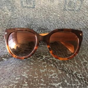 Prada sunnies!!